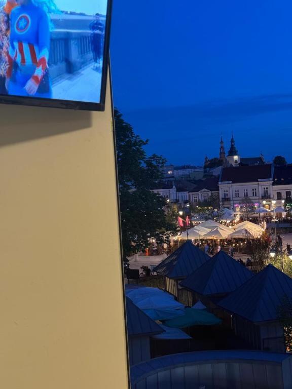 Hotelowe Pokoje Paris -Rynek Centrum- City One Kielce Eksteriør bilde